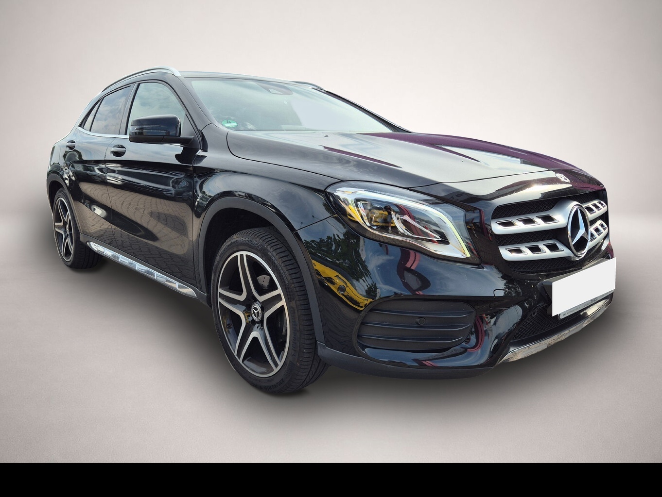 Bild 1 Mercedes-Benz GLA 180 DCT AMG Line LED Nav SHZ ParkAs eHk 19Z