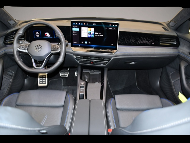 Fotografie 4 des Volkswagen Passat Variant 1.5 TSI eHybrid DSG R-Line Matrix