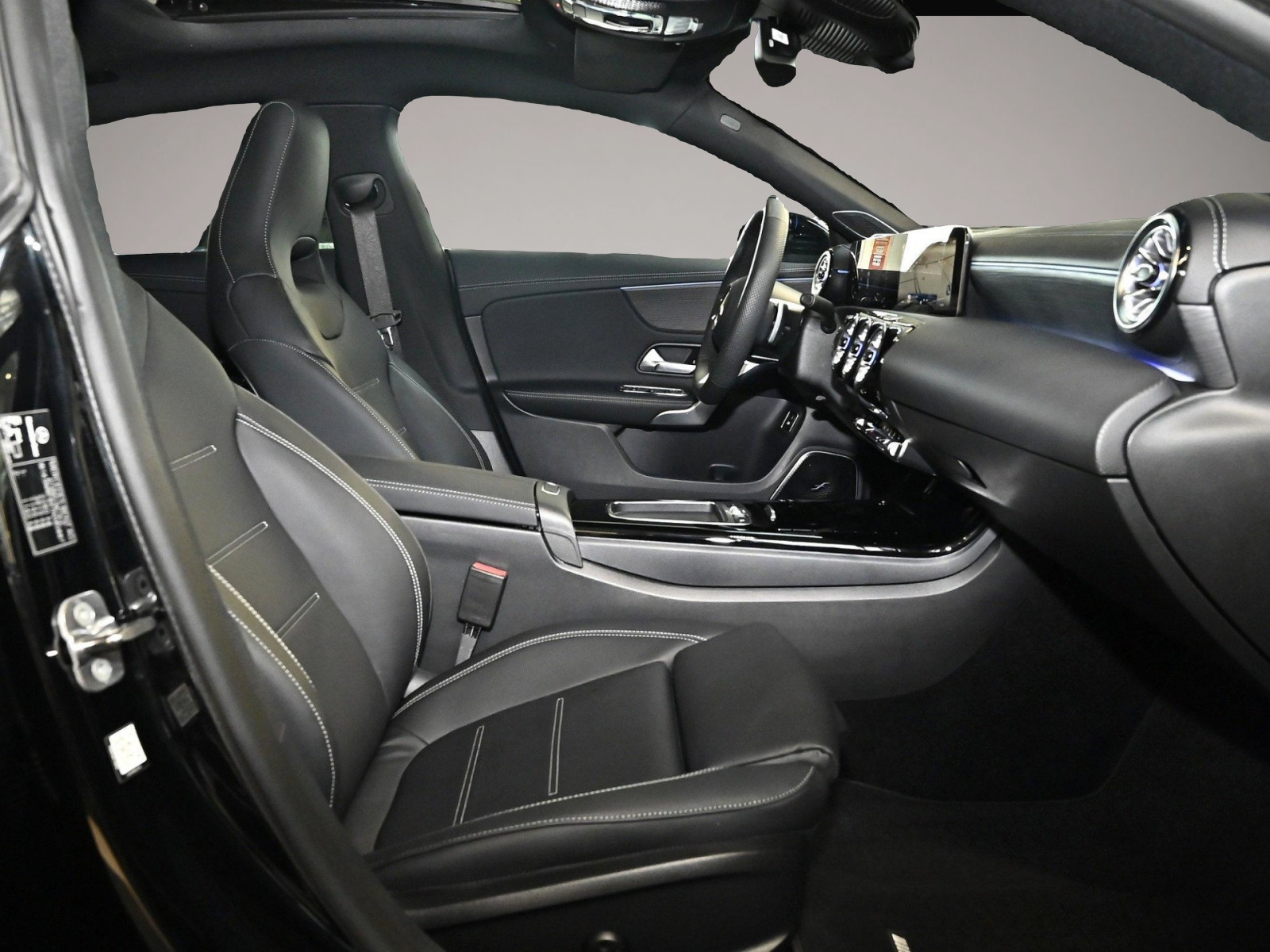 Bild 2 Mercedes-Benz CLA 250