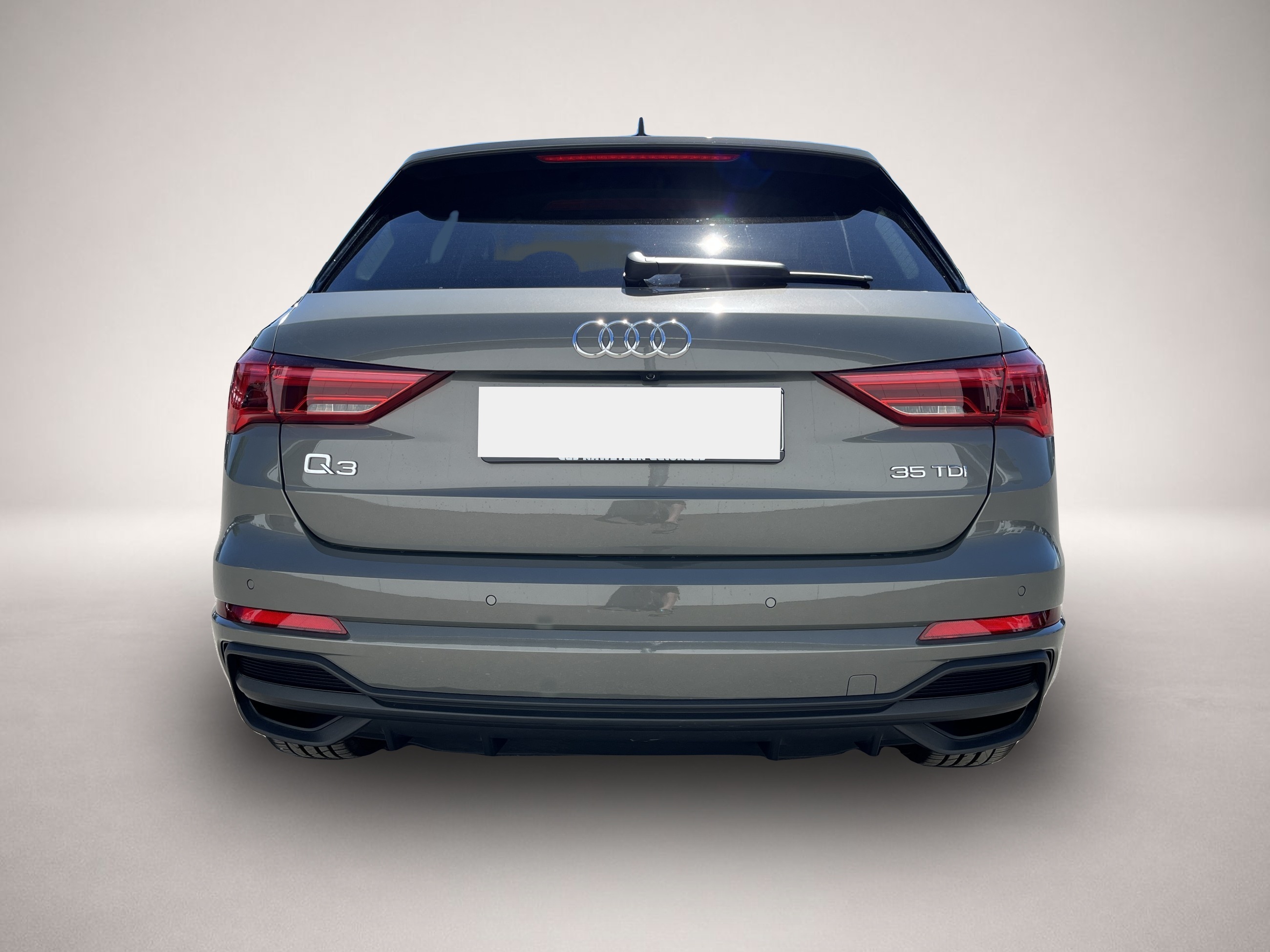 Bild 7 Audi Q3 35 2.0 TDI S tronic S line AHK ACC Navi LED R