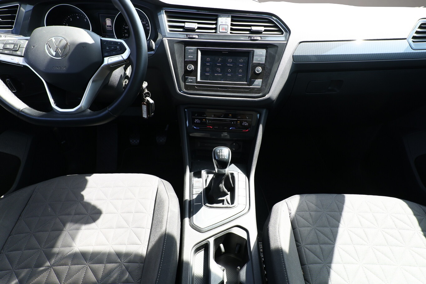 Fotografie 7 des Volkswagen Tiguan 1.5 TSI 150 Life Pano AHK ParkAs AppC SHZ
