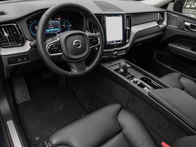 Fotografie des Volvo XC60 Plus Dark Recharge Plug-In Hybrid AWD T6 Tw