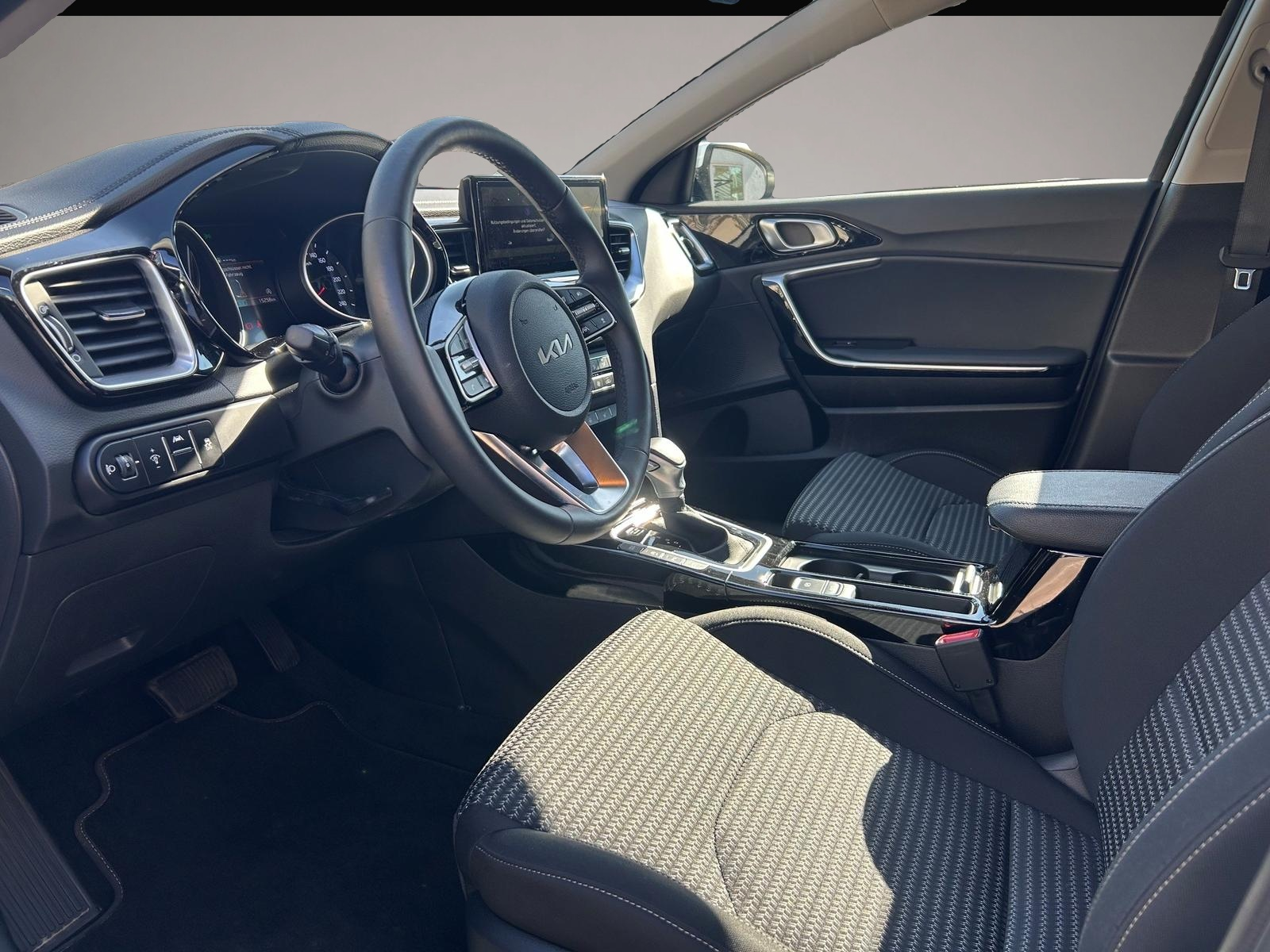 Bild 5 Kia cee'd / Ceed SW 1.5 T-GDI Ultimate Navi Totwinkel Kamera