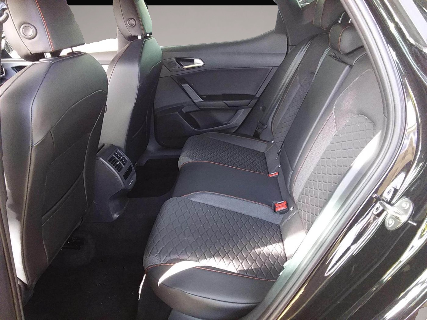 Bild 3 Seat Leon 1.5 eTSI DSG FR ab 196.- EUR mtl. 1000.- An