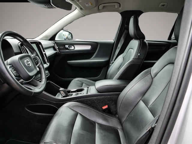 Bild 4 Volvo XC40 Momentum AWD D4 EU6d-T AHK Navi Leder Digit