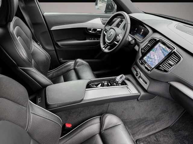 Bild 3 Volvo XC90 R Design AWD AD StandHZG AHK Navi Digitales