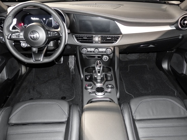 Fotografie 4 des Alfa Romeo Giulia Veloce Premium Audio & Technologie-Paket