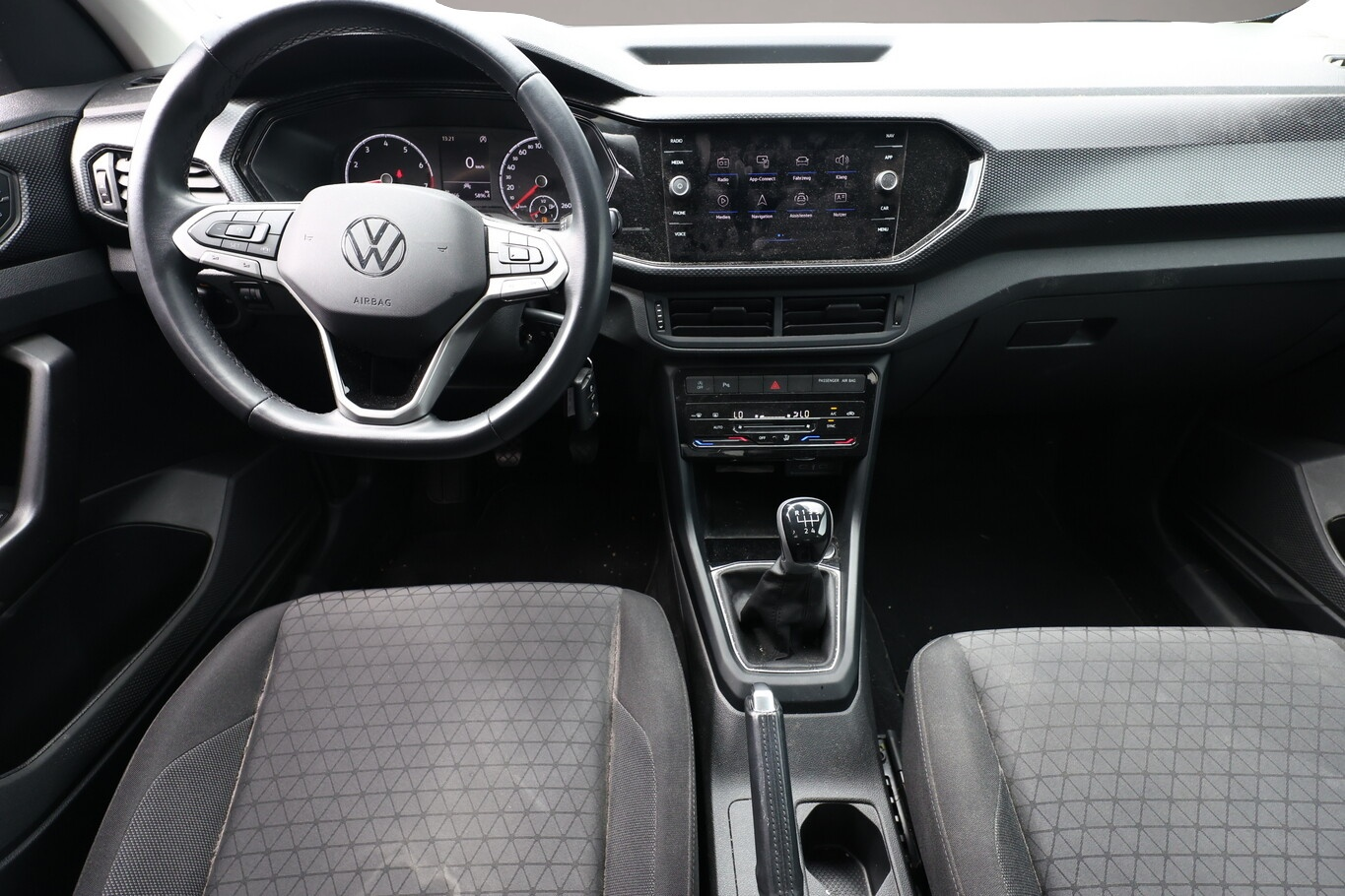 Bild 7 Volkswagen T-Cross 1.0 TSI 95 Life Ready2D ACC AppCo PDC