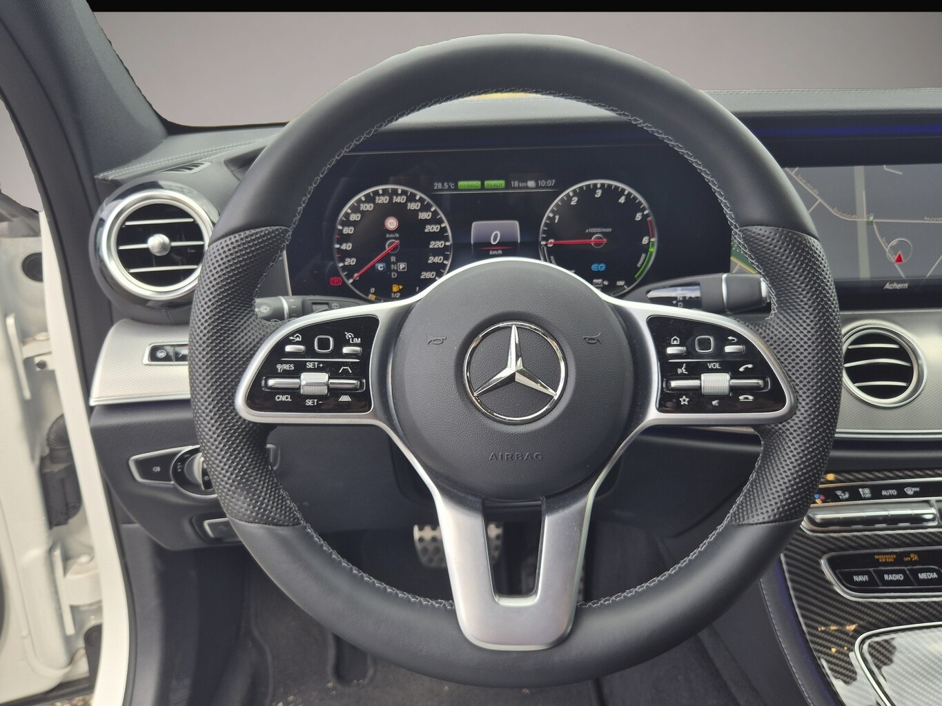 Bild 8 Mercedes-Benz E 300 de T AMG Line Multibeam Distronic Widescr.