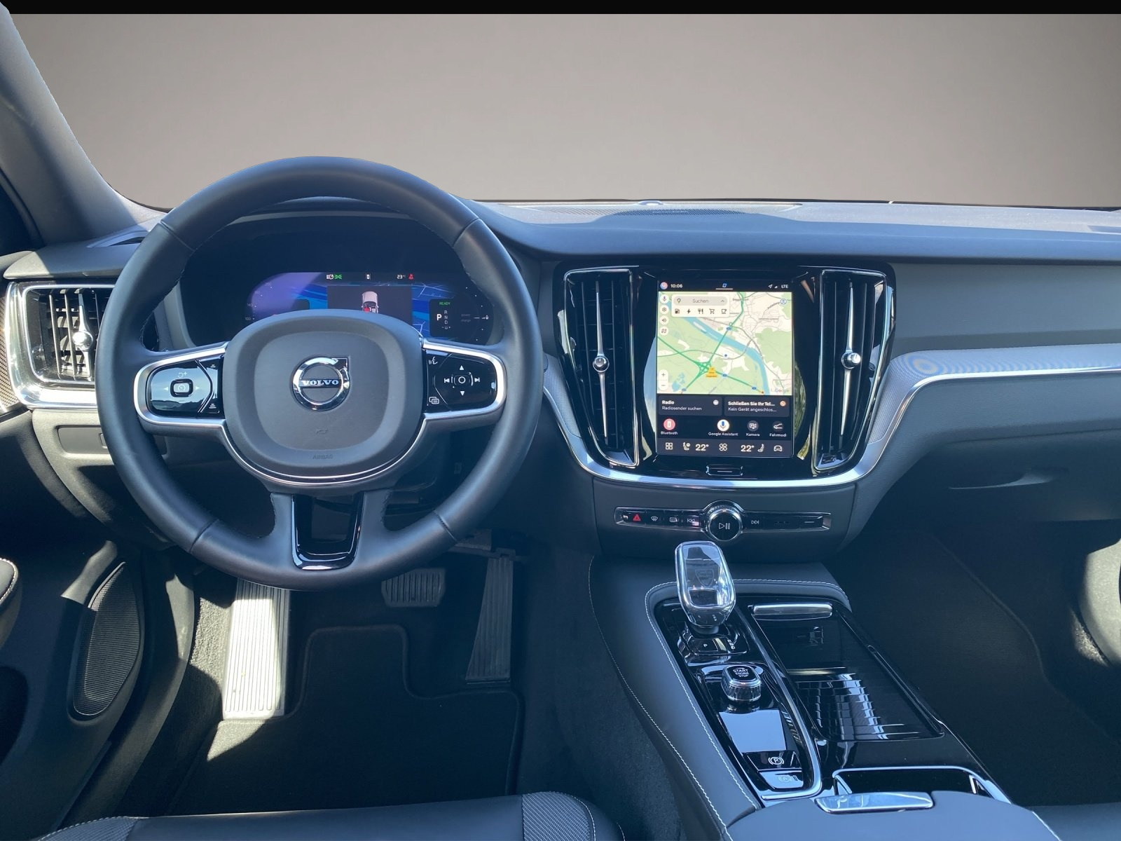 Bild 8 Volvo V60 Kombi T8 Plus Dark Recharge WiPa*LED*Navi*