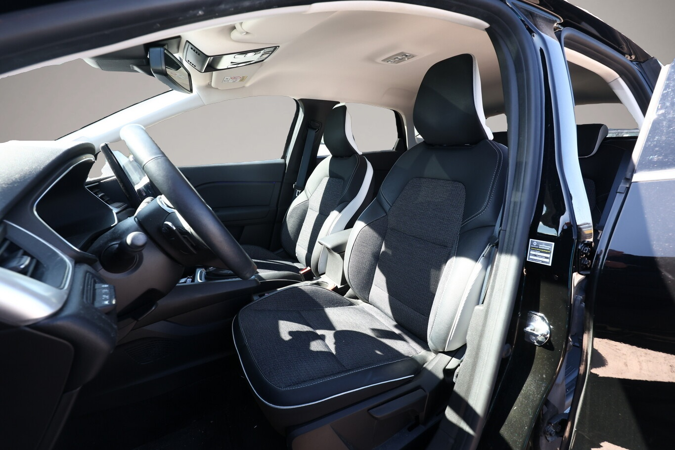 Fotografie 5 des Renault Captur II 1.3 TCe 140 EDC Mild-Hybrid Techno Nav