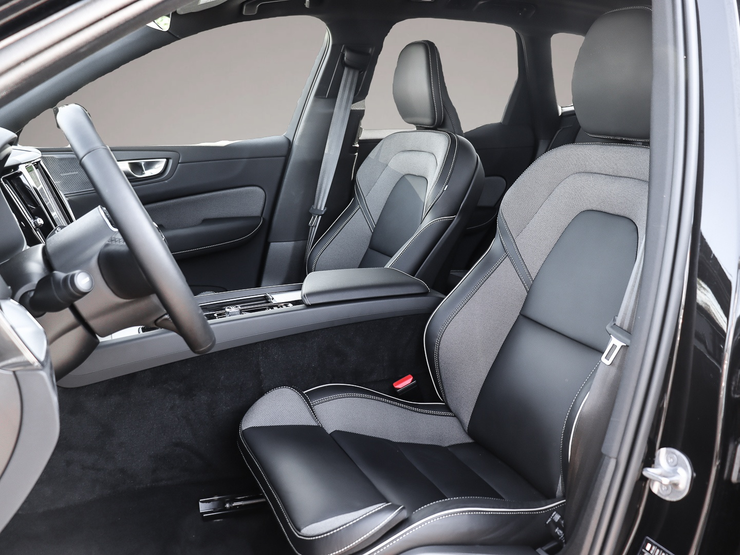 Bild 6 Volvo XC60 Plus Dark Recharge Plug-In Hybrid AWD T6 Tw