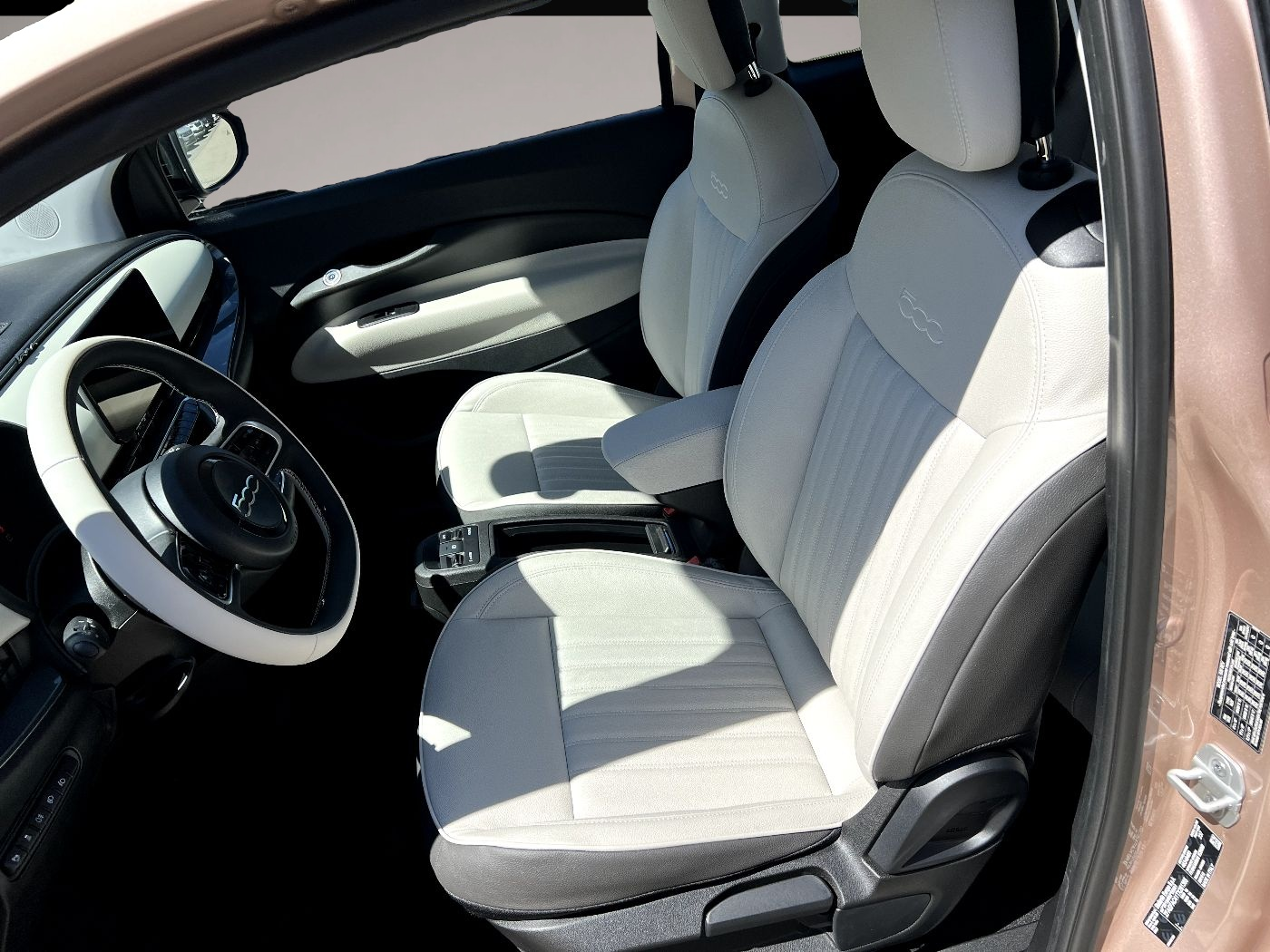 Bild 7 Fiat 500e La Prima *LED Navi Leder Rückfahrkamera DAB