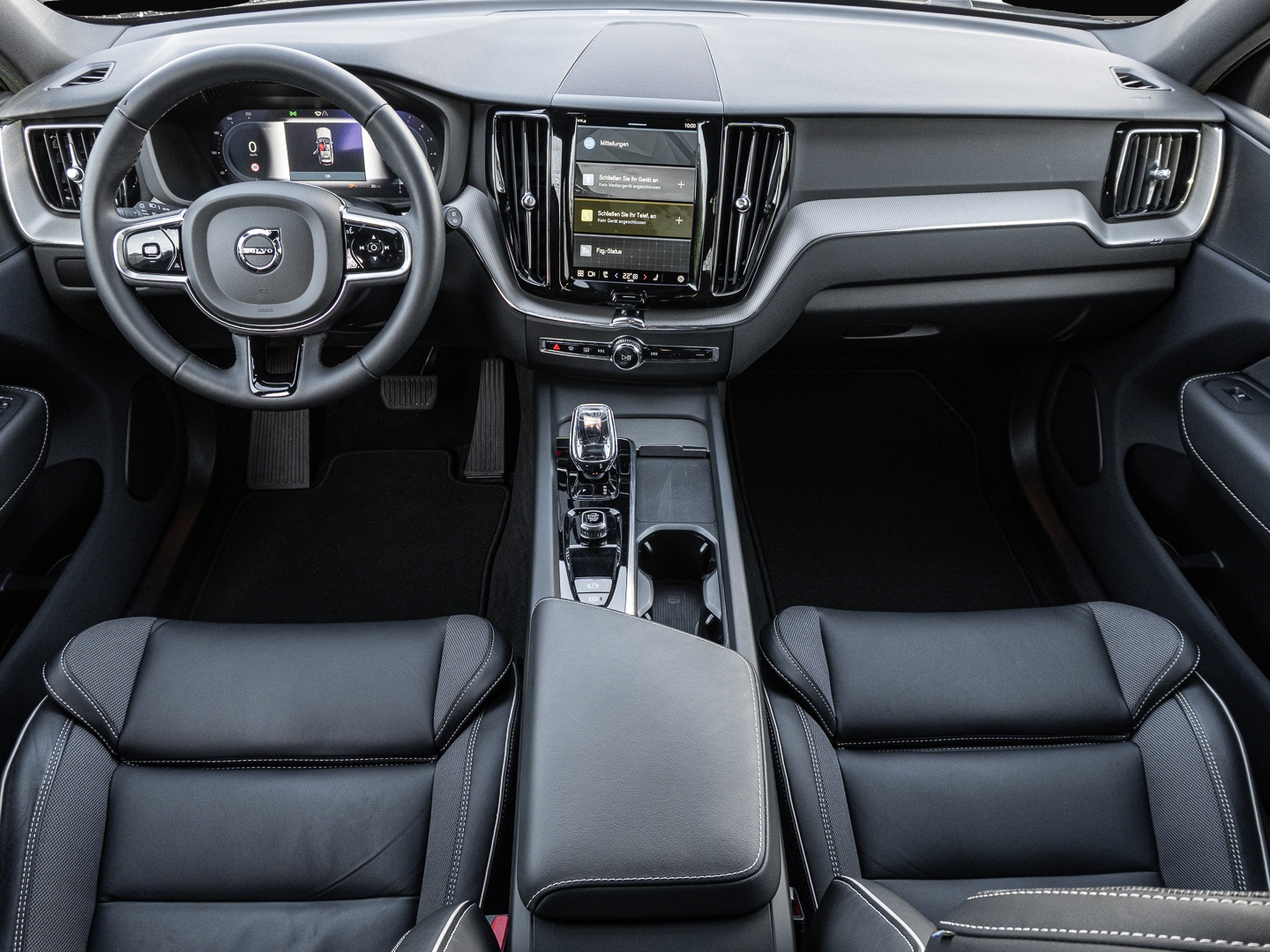 Bild 5 Volvo XC60 Plus Dark 2WD AHK Leder Digitales Cockpit M