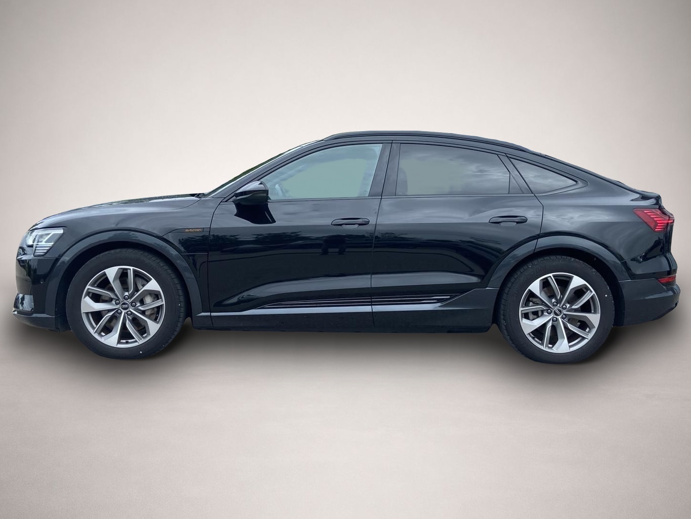Fotografie des Audi e-tron 55 Sportback advanced quattro S-LINE OPTI