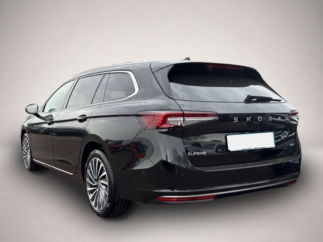 Fotografie des Skoda Superb Combi 2.0 TSI DSG 4x4 L&K AHK El. Panodac