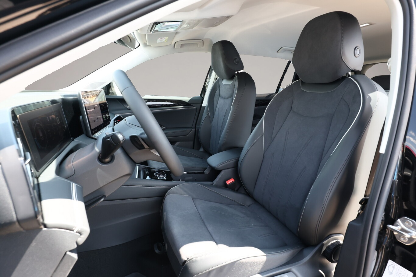 Bild 5 Volkswagen Tiguan Eleg. 4M Nav DCC+ LED+ SHZ eHk KeyL ParkA