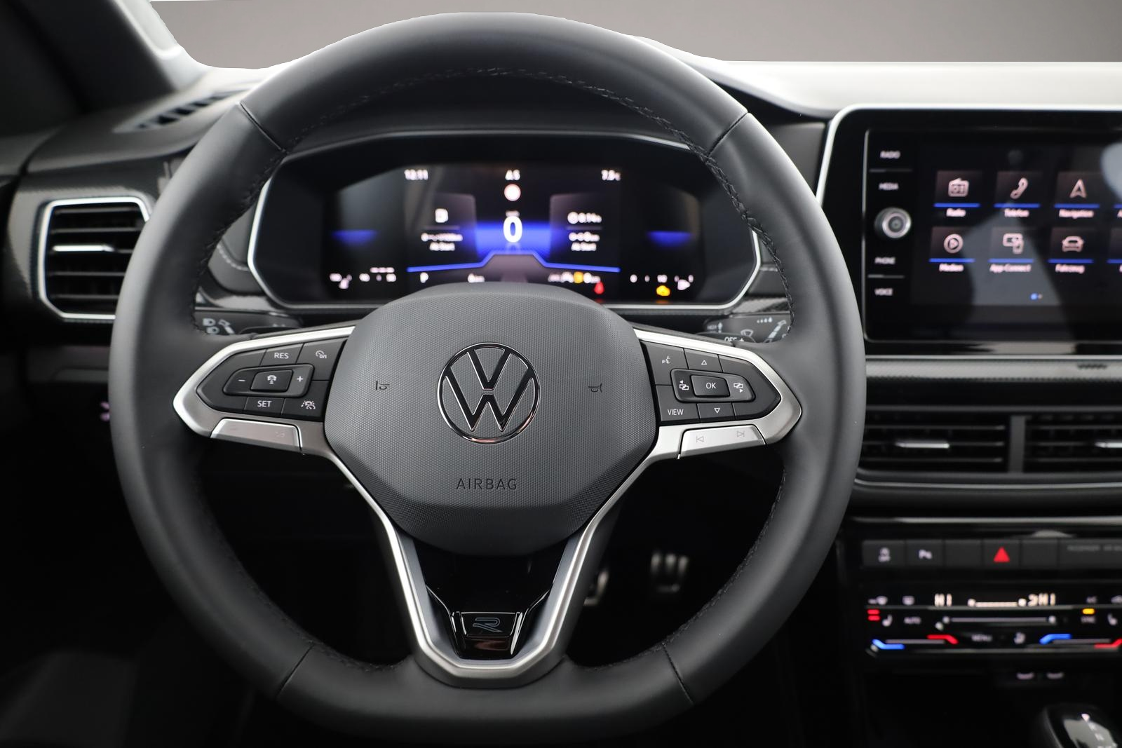 Bild 6 Volkswagen T-Cross 1.5 TSI DSG R-Line, IQ.Light, Navi, Side