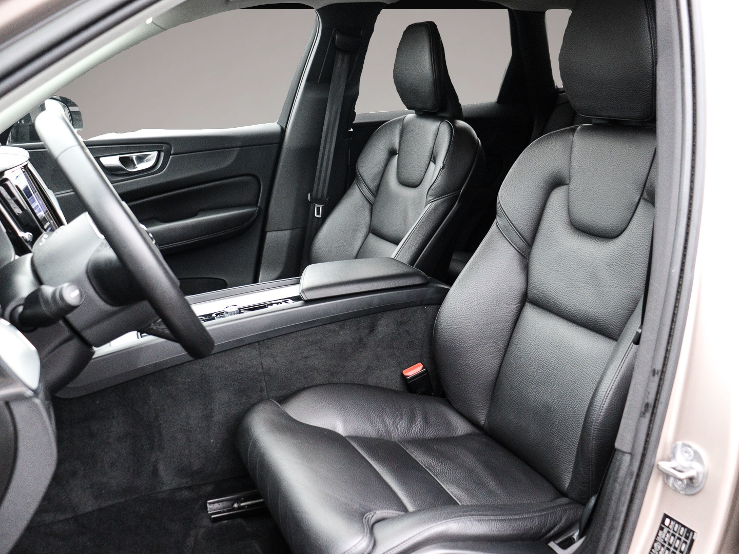 Bild 6 Volvo XC60 Plus Dark 2WD AHK Digitales Cockpit Memory
