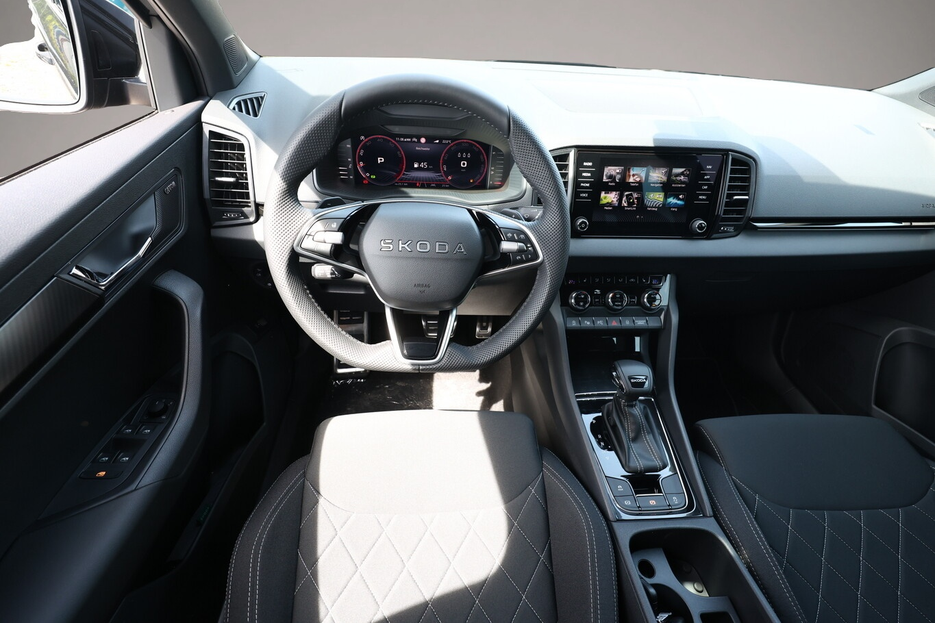 Bild 6 Skoda Karoq DSG Sportl AHK Matrix Nav 360° Canton ACC
