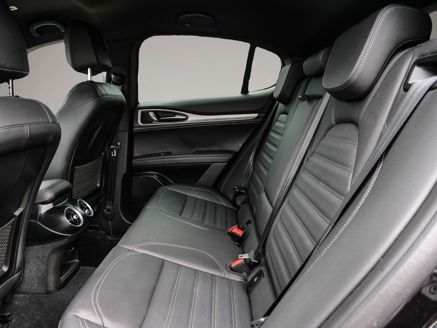 Bild 6 Alfa Romeo Stelvio Veloce Q4 AHK-el. klappb. El. Fondsitzve