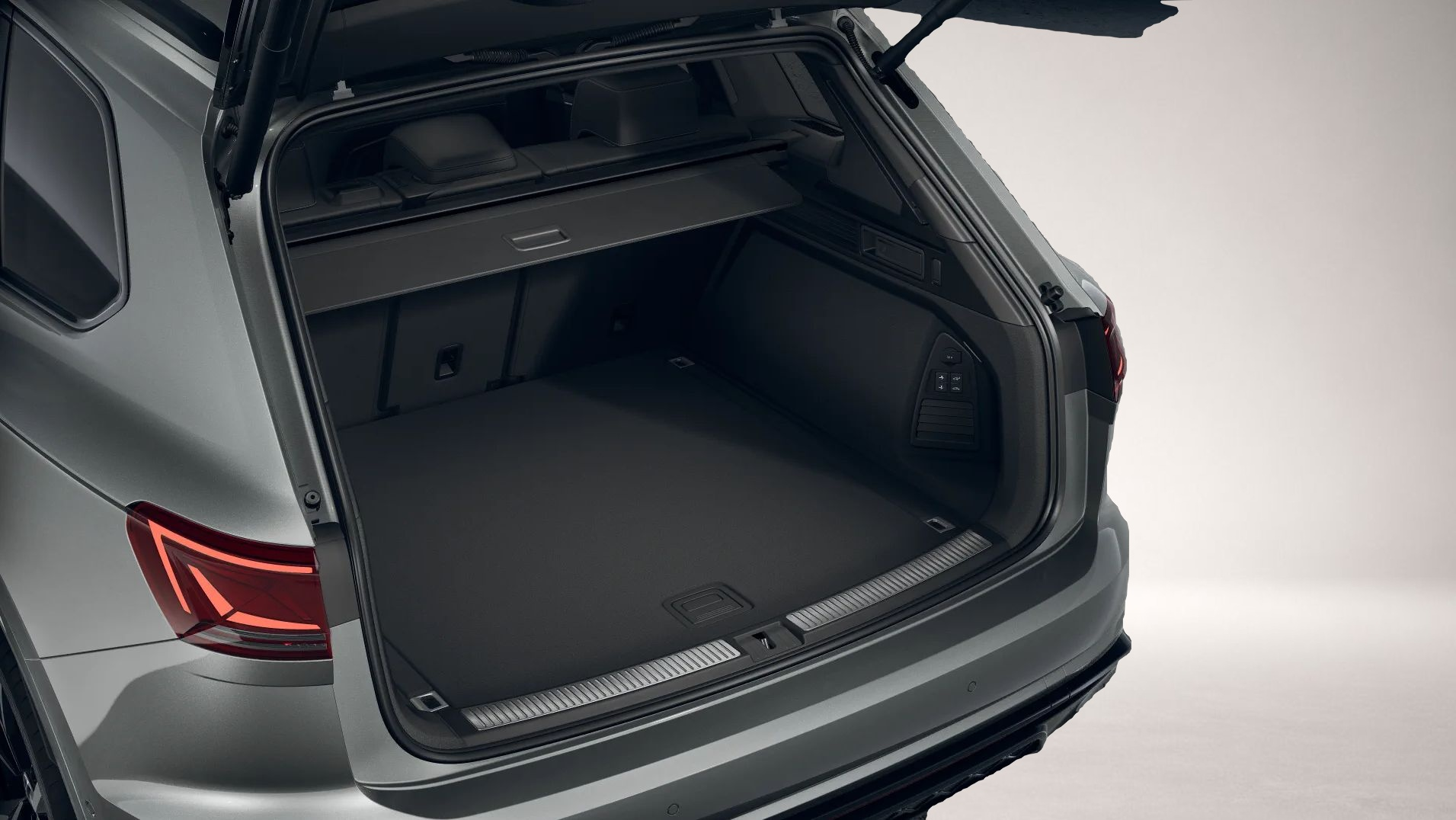 Fotografie 5 des Volkswagen Touareg Volkswagen R-Line 3.0 TDI 210 kW (286 PS