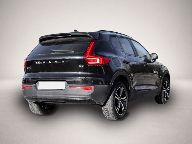 Fotografie des Volvo XC40 Plus Dark 2WD B3 EU6d digitales Cockpit Mem