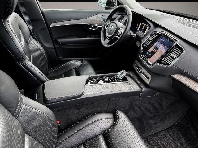 Fotografie des Volvo XC90 Plus Bright AWD 7-Sitzer AD StandHZG El. Pa