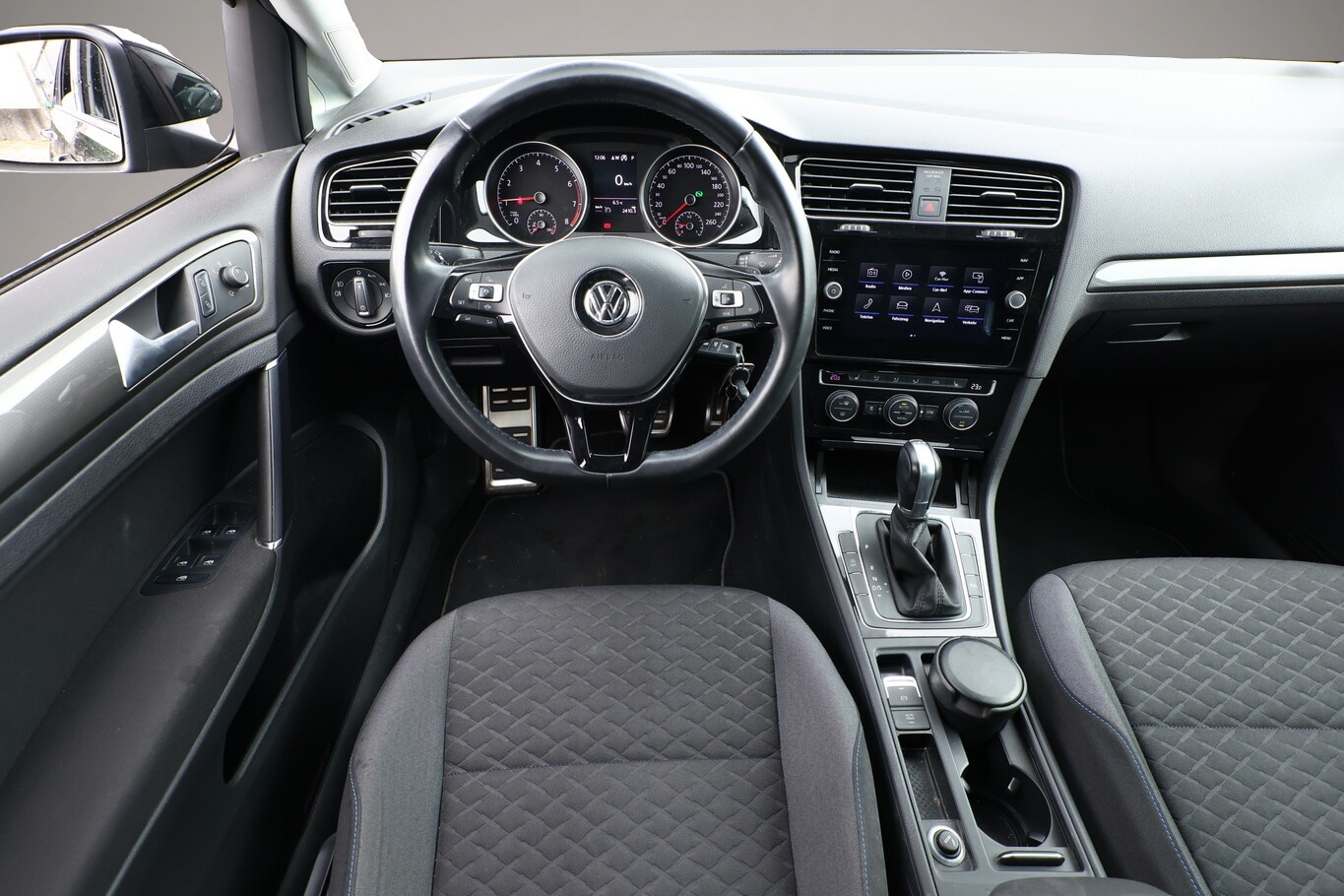 Fotografie des Volkswagen Golf VII 1.0 TSI 116 DSG Join LED StandH AHK ACC