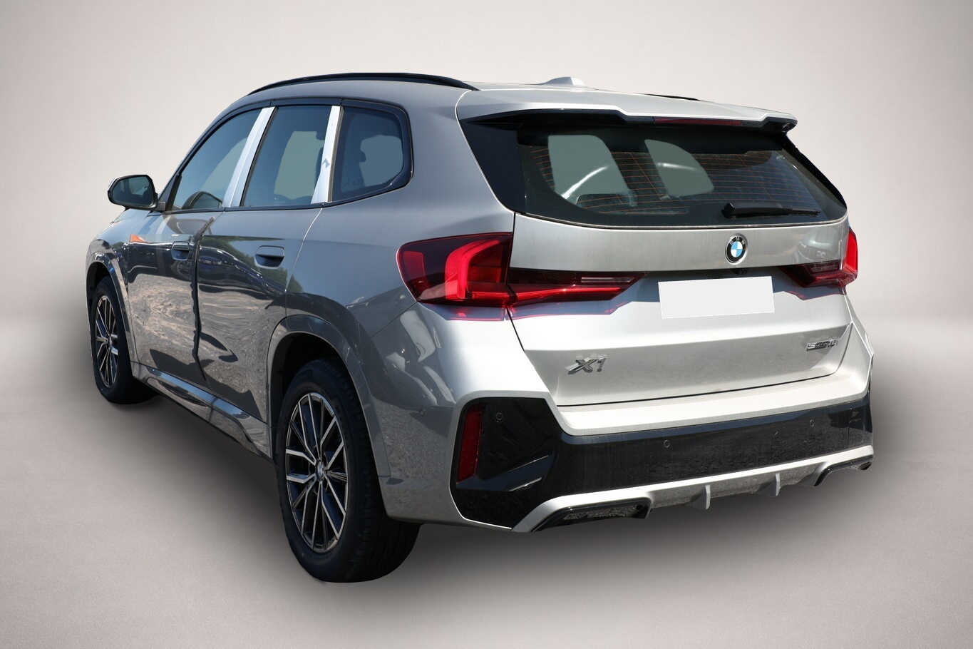 Bild 4 BMW X1 18i sDrive M Sport LED Nav Kam eHK SHZ 18Z