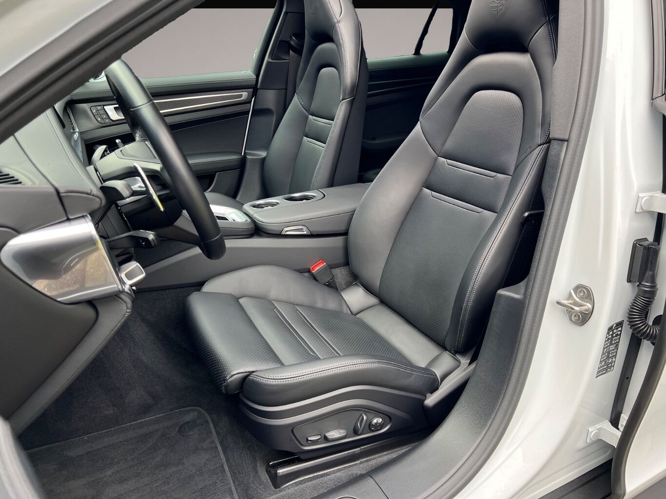 Bild 4 Porsche Panamera 4 E-Hybrid Platinum Ed. Pano 21Z HUD