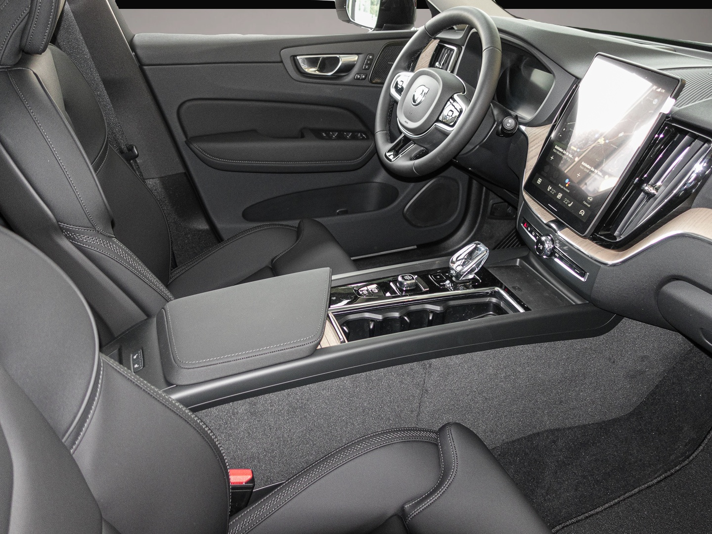 Bild 3 Volvo XC60 Plus Dark AWD B5 Benzin EU6e Lagom-, Winter
