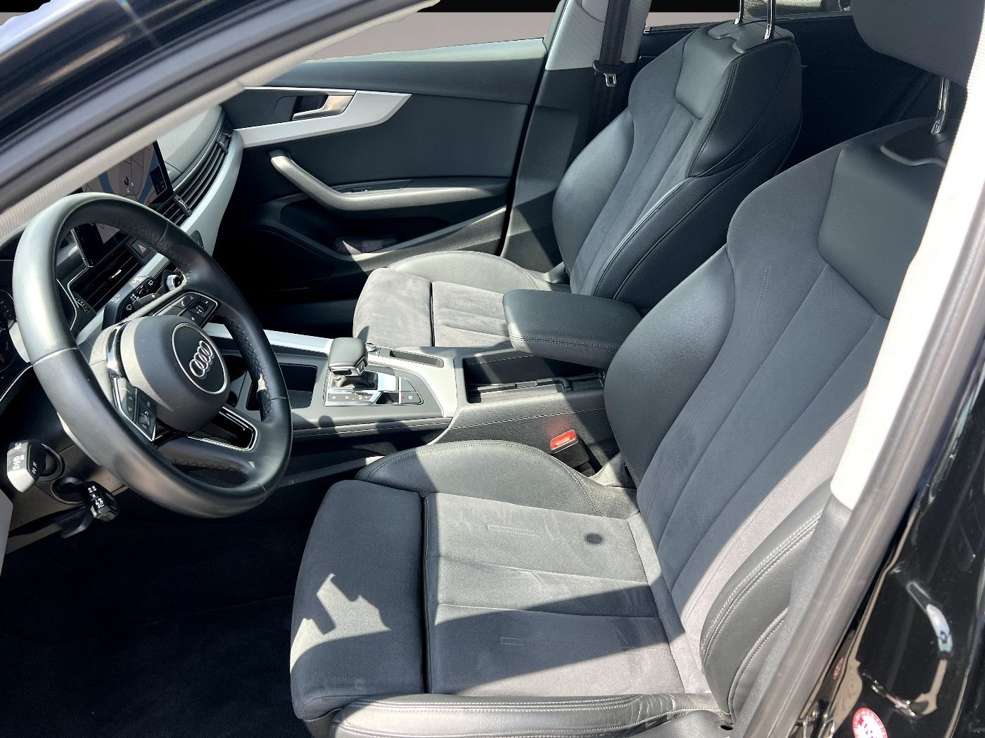 Fotografie des Audi A4 Avant 35 TDI *LED Navi Leder Sitzh. DAB PDC*