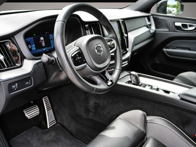 Bild 3 Volvo XC60 R Design 2WD AHK Leder Digitales Cockpit Me