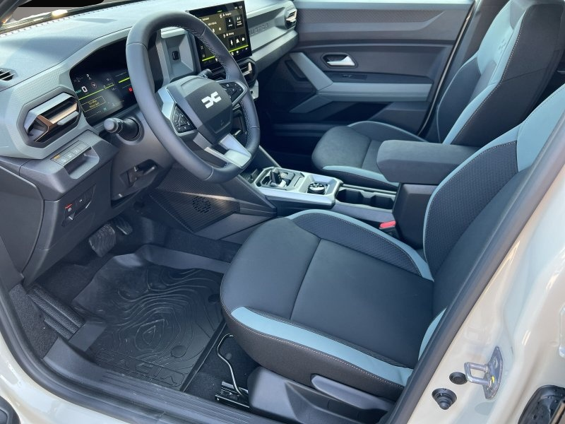 Fotografie 4 des Dacia Duster hybrid-G 150 EDC 4x4 Extreme 18-Zoll Alu