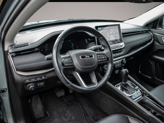Fotografie des Jeep Compass Upland Plug-In Hybrid 4WD LED ACC Apple