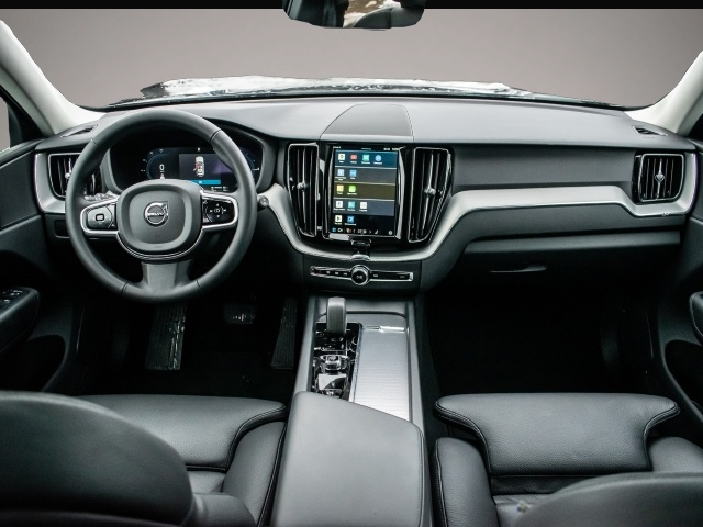 Volvo XC60 XC60 Plus Bright Recharge Plug-In Hybrid AWD T8 - Thumbnail 5