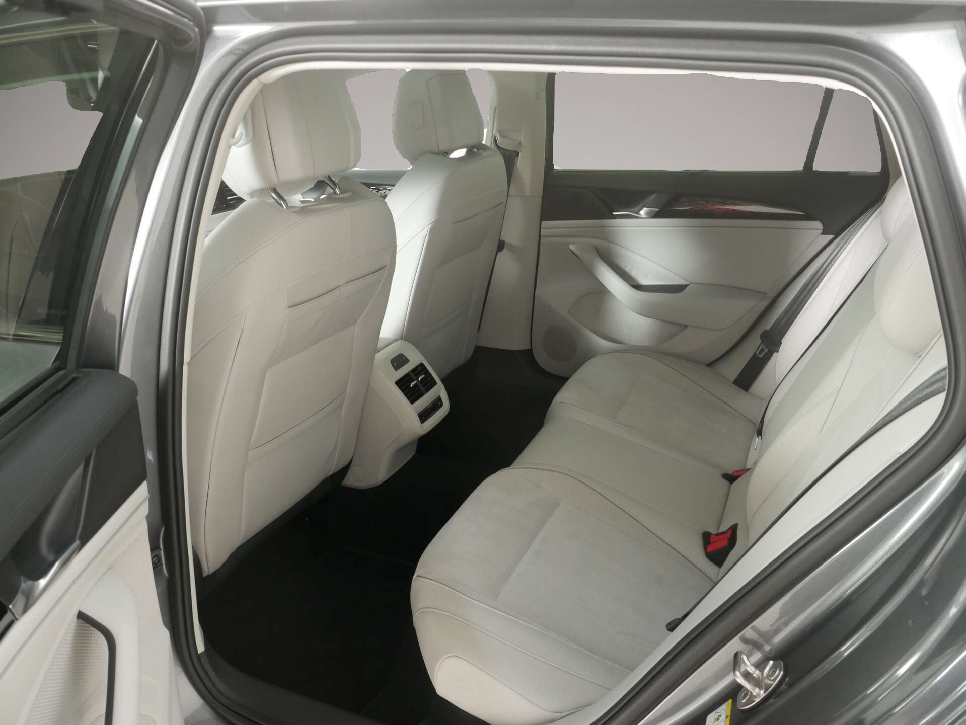 Bild 4 Volkswagen Passat 1.5 eHybrid Elegance