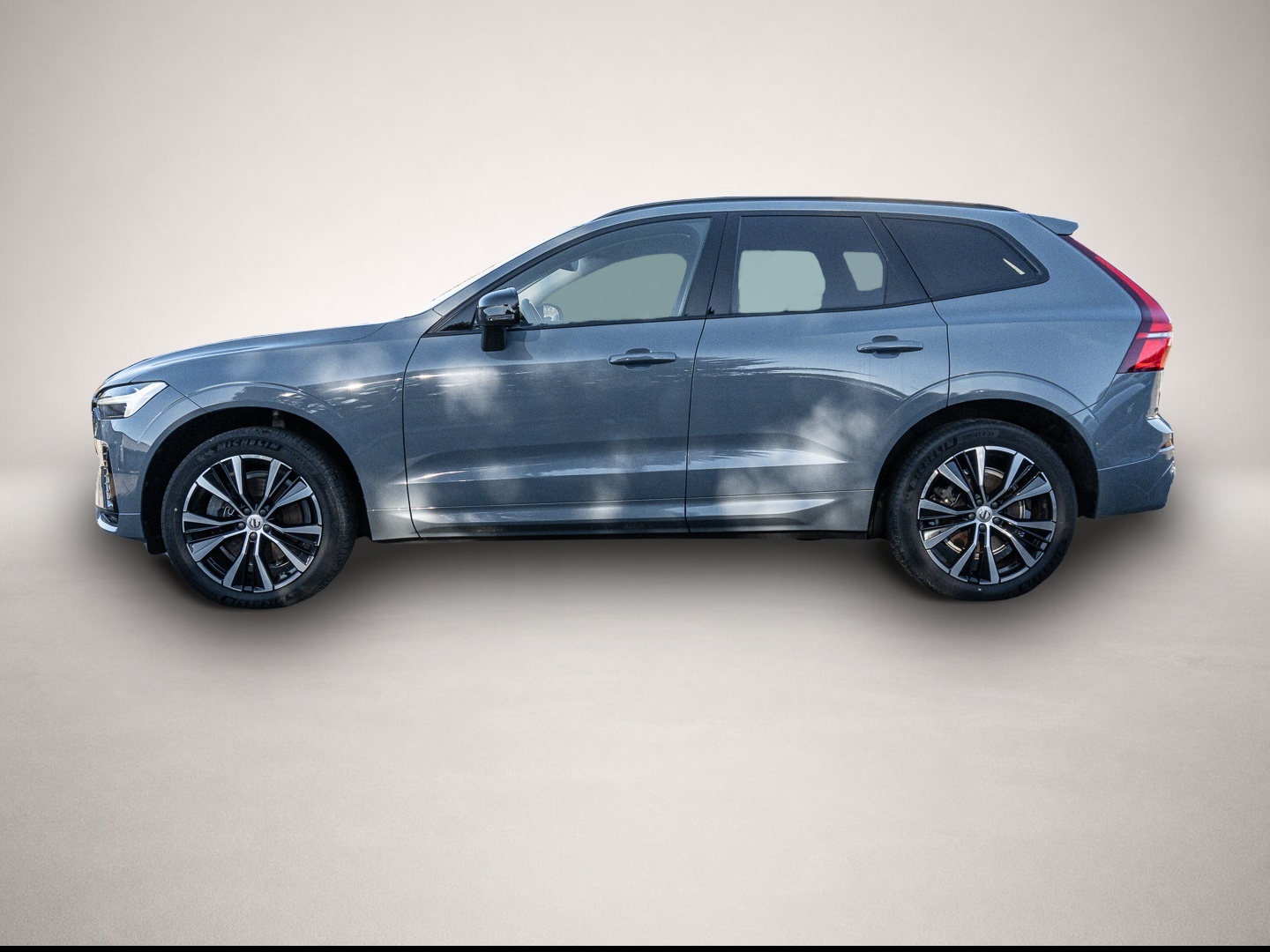 Fotografie 4 des Volvo XC60 Plus Dark 2WD B4 Benzin EU6d Digitales Cock