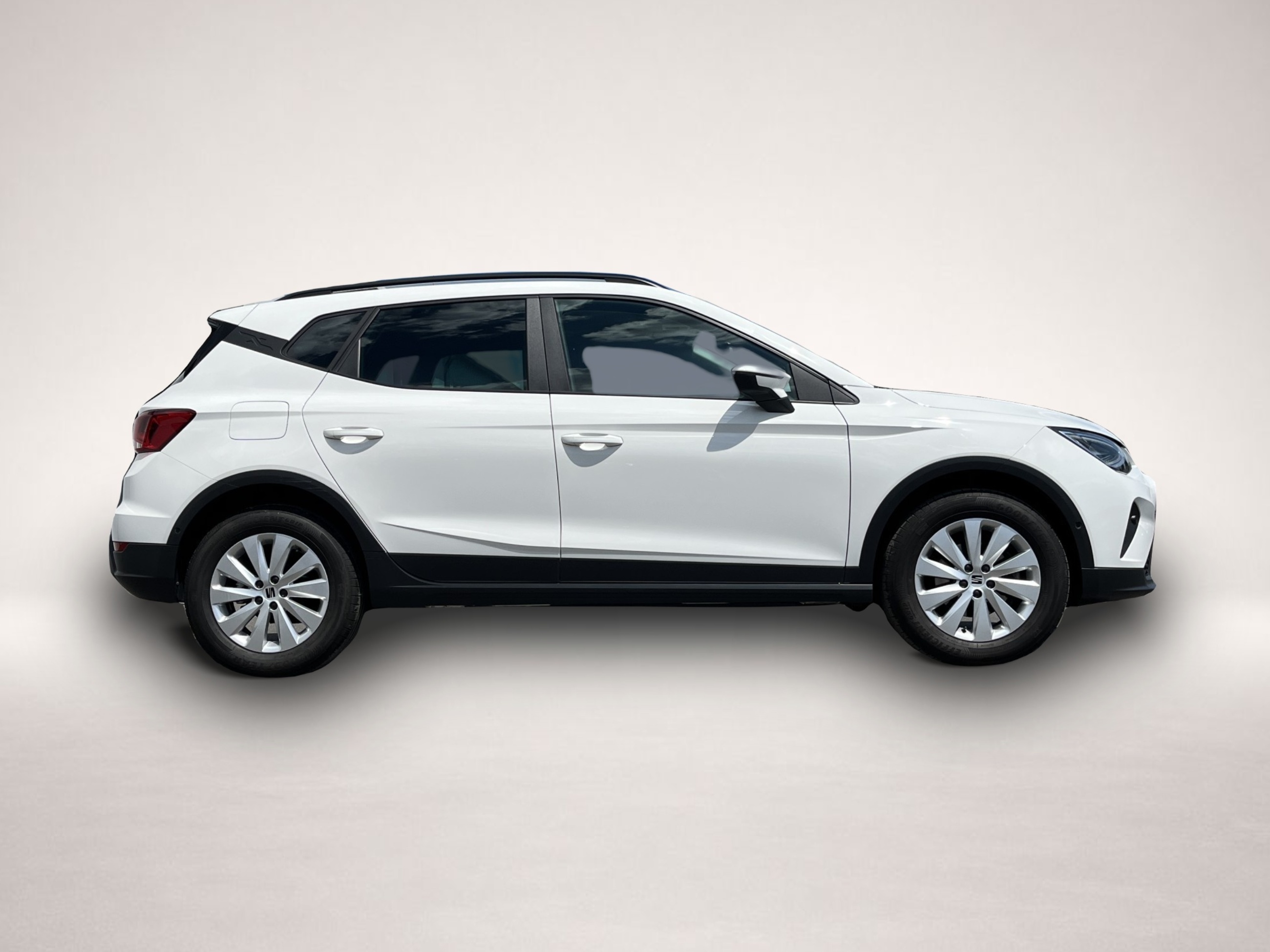Fotografie des Seat Arona 1.0 TSI DSG Style Navi RFK ACC LED SHZ DAB