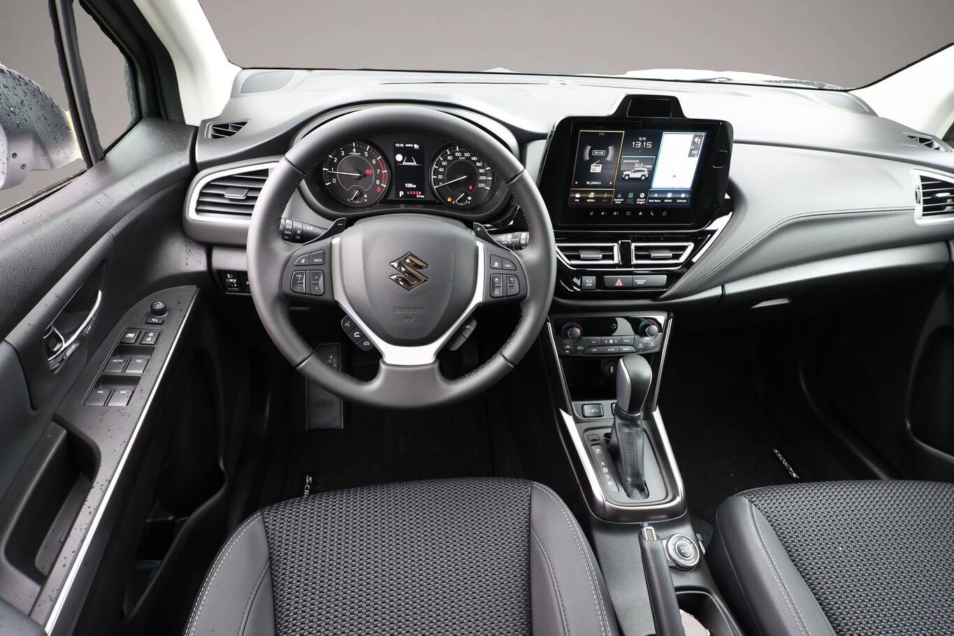 Fotografie 7 des Suzuki Across S-Cross 1.4 MHEV 4WD Aut Comfort+ Pano 360° Lede