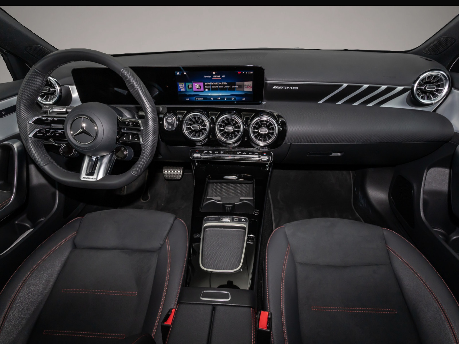 Bild 5 Mercedes-Benz A 35 AMG
