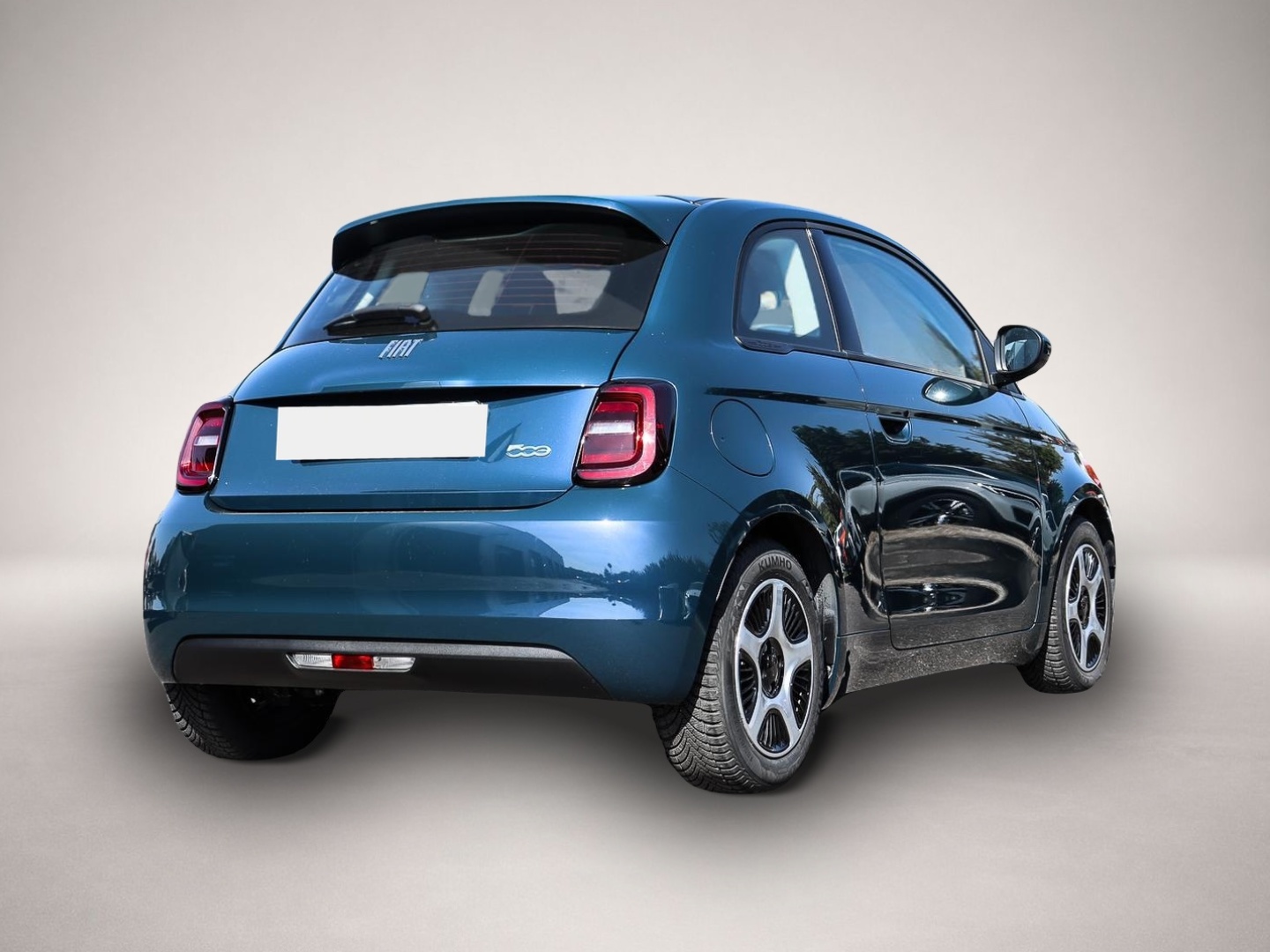 Bild 2 Fiat 500e Action Apple CarPlay Android Auto Fahrerpro