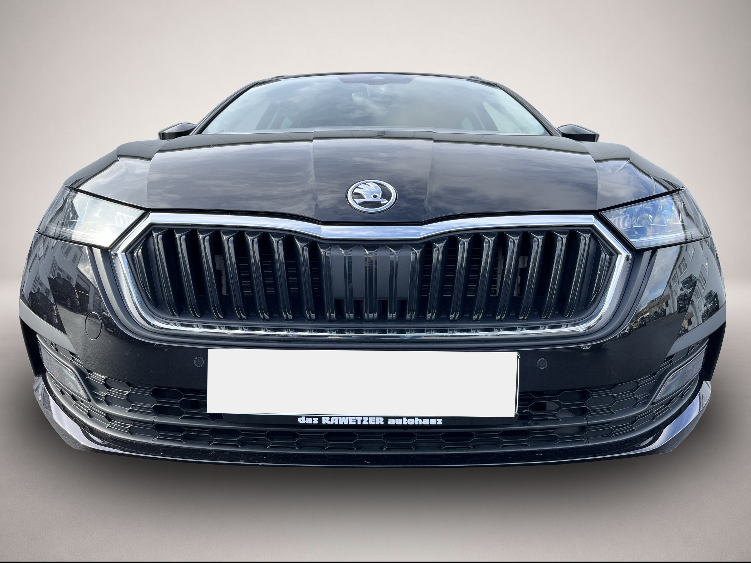 Fotografie 3 des Skoda Octavia Combi 2.0 TDI DSG Ambition Navi ACC LED