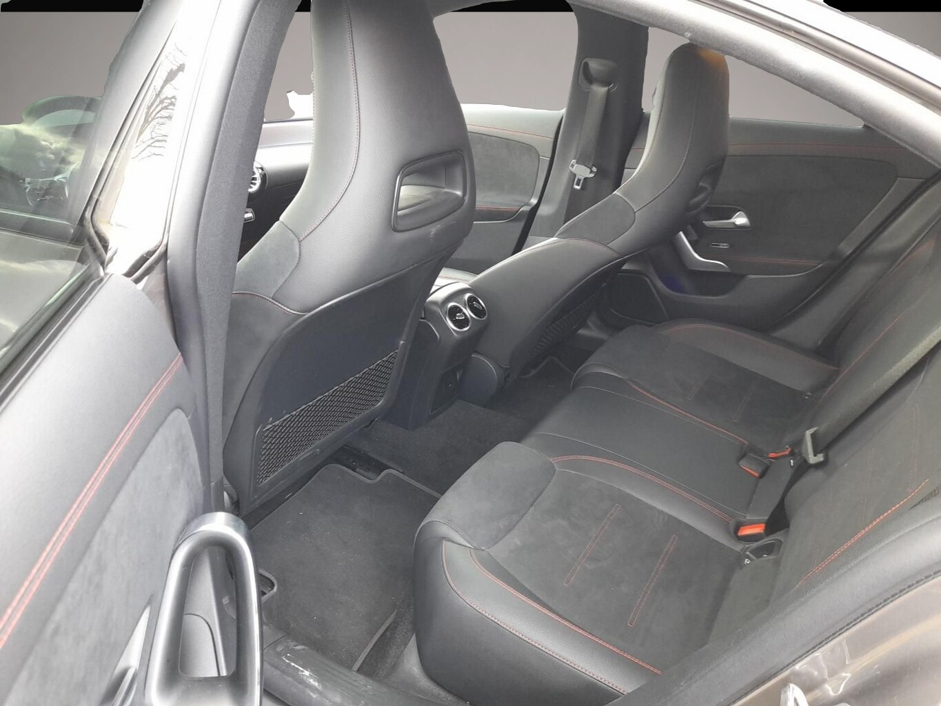 Bild 6 Mercedes-Benz CLA 200 DCT AMG Line LED NightP Nav Kam SHZ 18Z