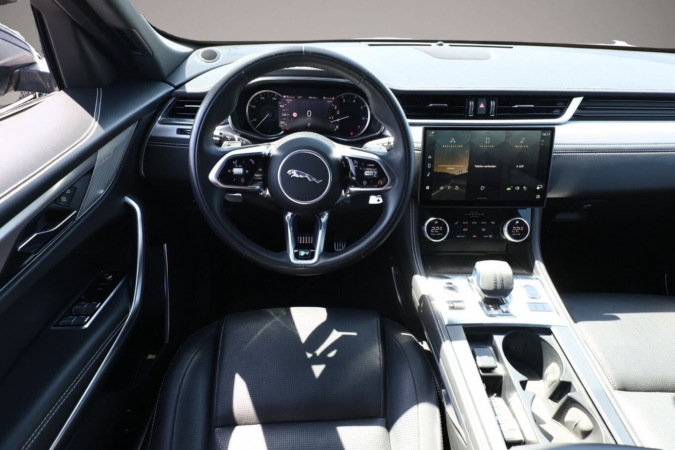 Bild 6 Jaguar F-PACE P250 R-Dynamic S AWD LED Nav KeyL Temp