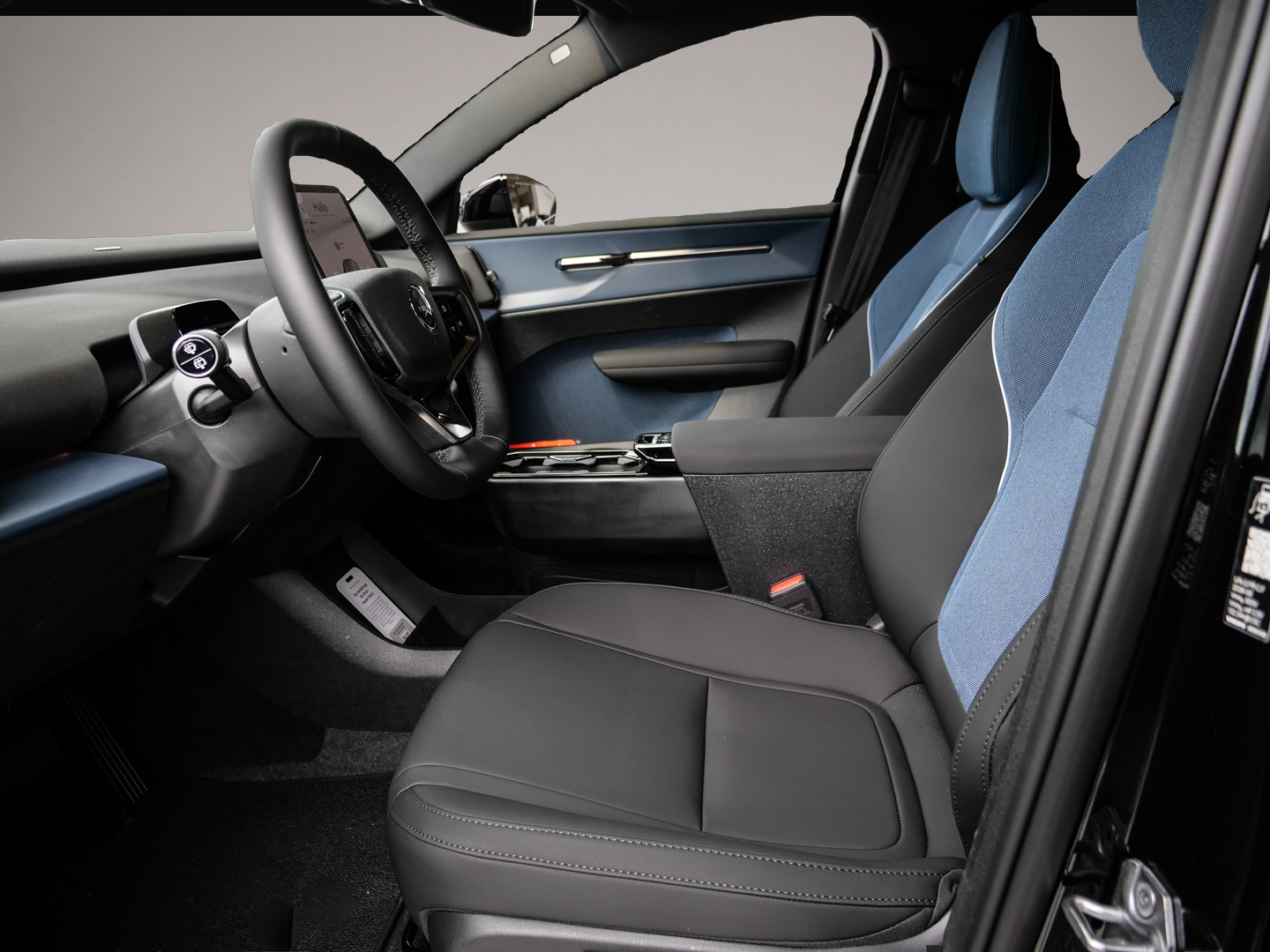 Bild 4 Volvo EX30 Black Edition Single Motor Plus Winter-Pake