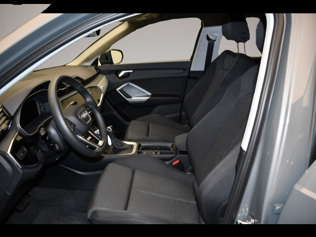 Bild 3 Audi Q3 35 TFSI S tronic advanced AHK/Glanz/Sound