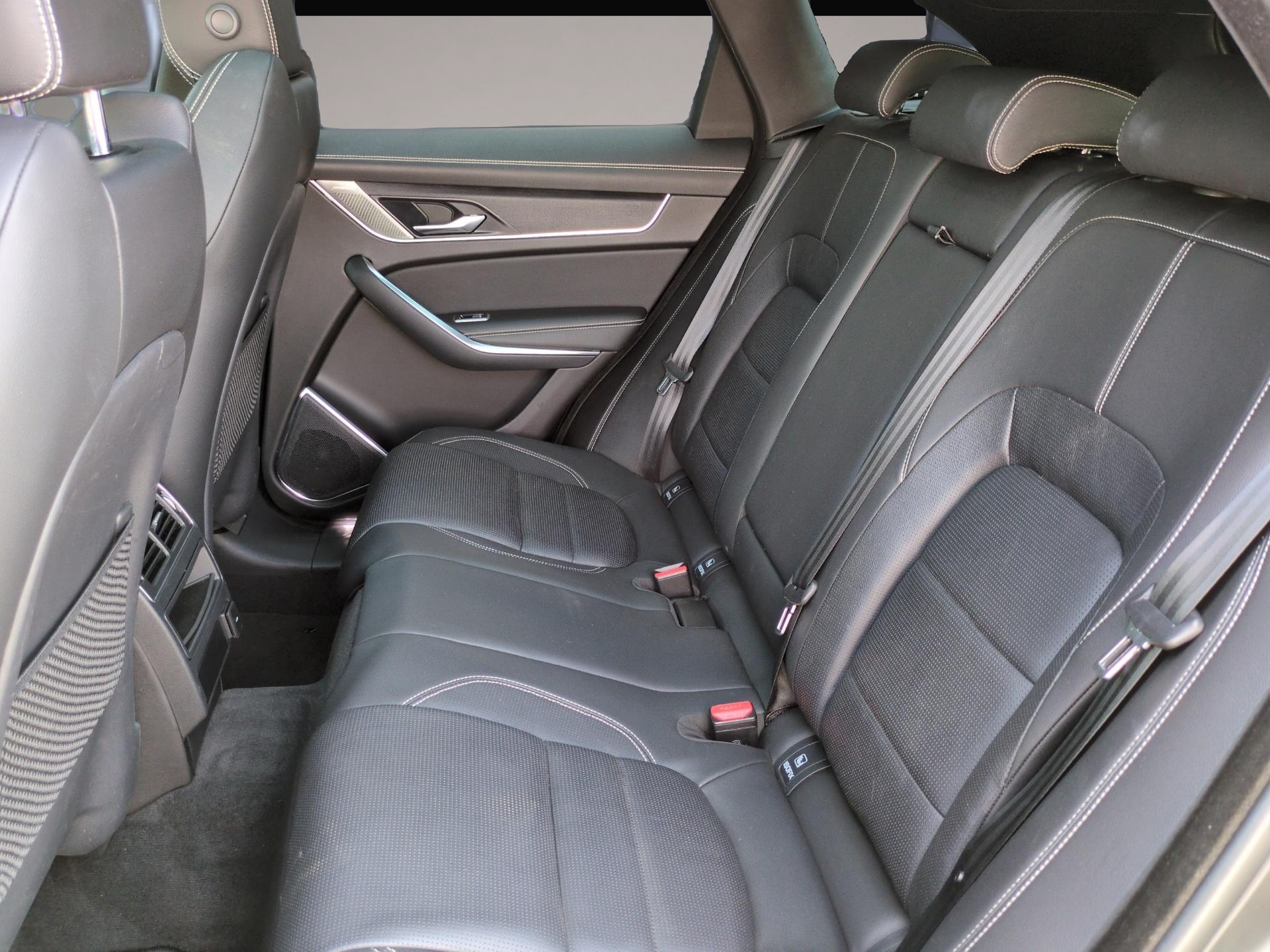 Bild 7 Jaguar F-Pace P250 R-Dynamic SE AWD AHK/Pano Fahrass-P.