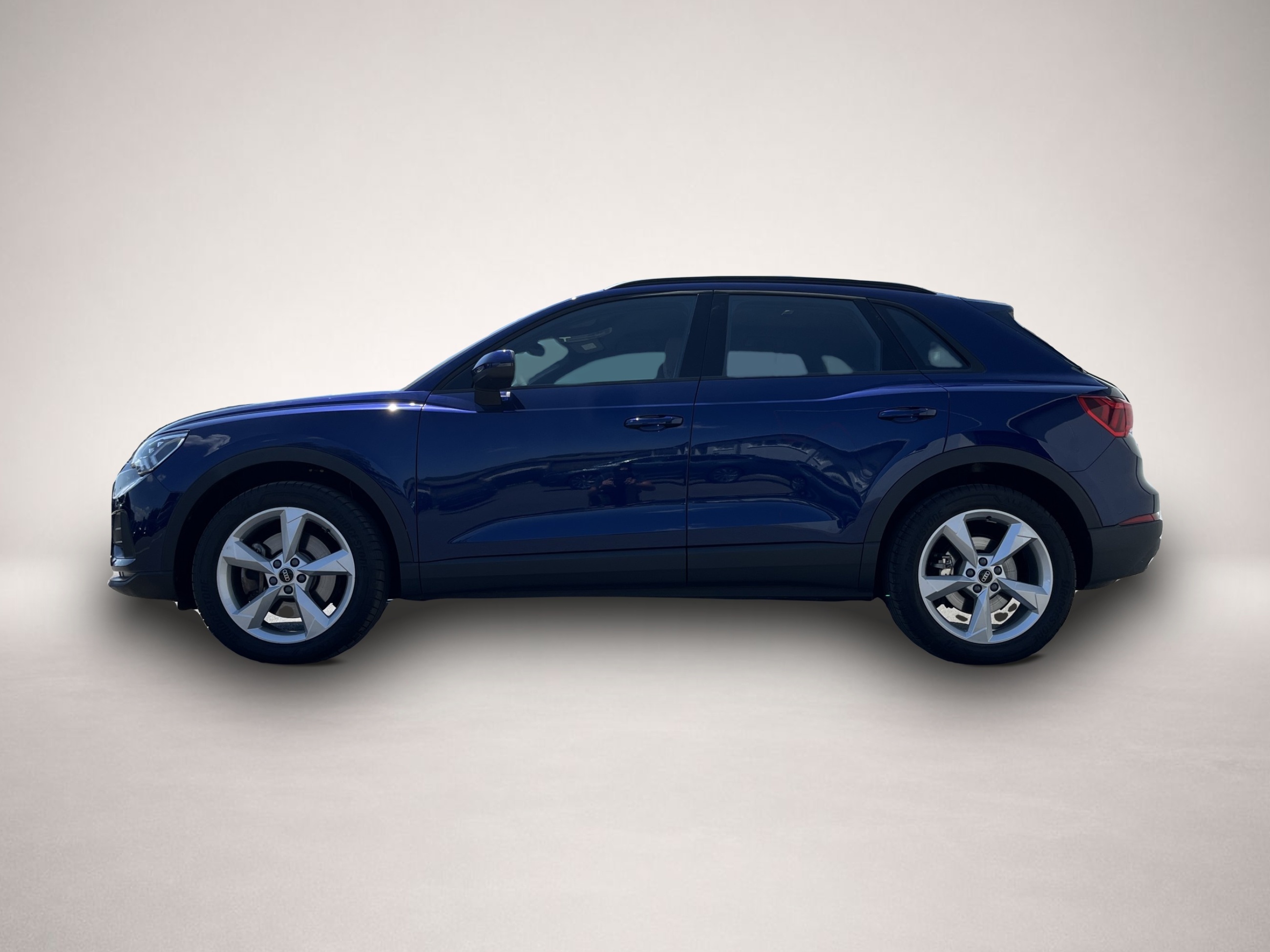 Fotografie Audi quattro Q3 40 2.0 TFSI quattro S tronic AHK Navi ACC MAT
